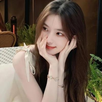 当红小花私下抽烟，公司火速否认，前后半年持续发酵